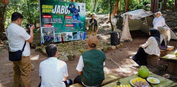 Menhut Raja Juli Ingatkan Pentingnya Promosikan Hasil Perhutanan dan Wisata Alam Menhut Raja Juli Ingatkan Pentingnya Promosikan Hasil Perhutanan dan Wisata Alam