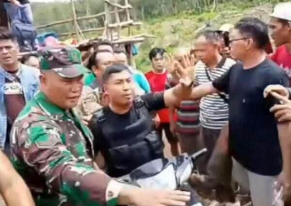 Viral Momen Dramatis Polisi Bebaskan Bocah di Empat Lawang Disandera Pria Bersenjata Tajam