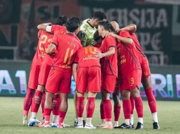 Reaksi Hanif Sjahbandi Usai Persija Jakarta Kalah 0-2 dari Semen Padang FC di Laga Kandang: Sangat Memalukan! Reaksi Hanif Sjahbandi Usai Persija Jakarta Kalah 0-2 dari Semen Padang FC di Laga Kandang: Sangat Memalukan!