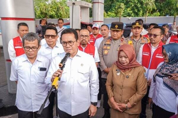 Mendag Budi dan Dirut Pertamina Patra Niaga Tinjau SPBU Sleman