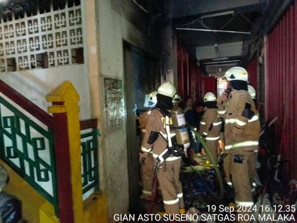 Toko Peralatan Olahraga di Pasar Pagi Lama Jakbar Terbakar, 15 Unit Pemadam Dikerahkan