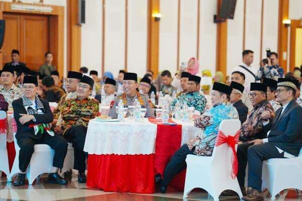 Perkuat Ukhuwah Bangsa, Kapolri Hadiri Silaturahmi Ormas-Halal Bihalal MUI Perkuat Ukhuwah Bangsa, Kapolri Hadiri Silaturahmi Ormas-Halal Bihalal MUI