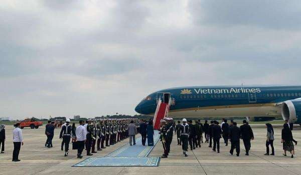 Prabowo Antar Kepulangan Sekjen Partai Komunis Vietnam di Lanud Halim Prabowo Antar Kepulangan Sekjen Partai Komunis Vietnam di Lanud Halim