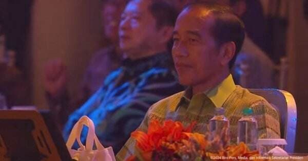 Jokowi Joget Tipis-Tipis Nikmati Nyanyian Lagu Eca Aura di Gala Dinner IAF 2024