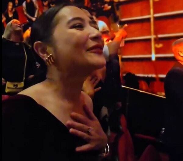 Momen Haru Prilly Latuconsina Nonton Konser Terakhir Adele di Amerika Serikat, Bikin Iri Netizen