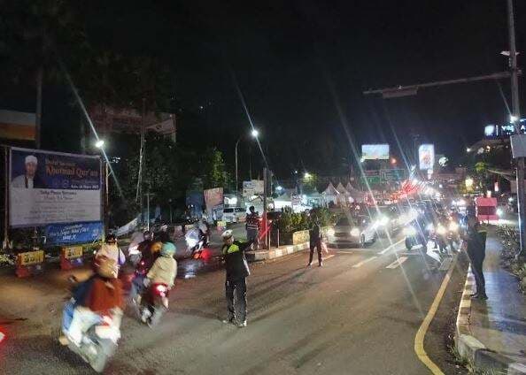 96.000 Kendaraan Melintasi Jalur Puncak Bogor Hingga Malam Ini