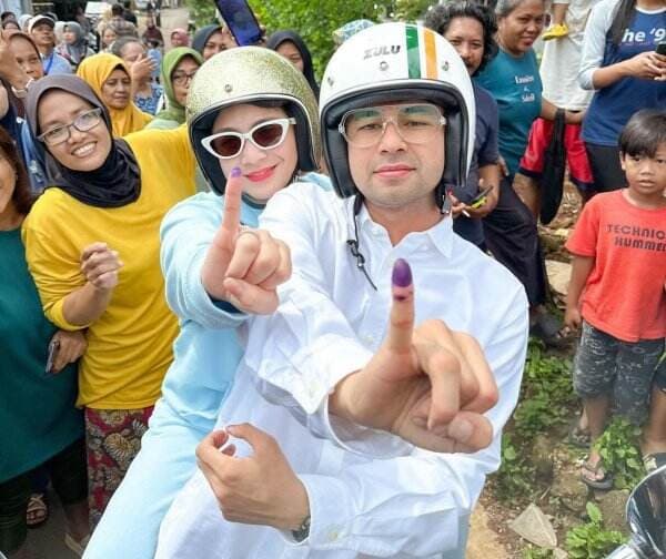 Potret Raffi Ahmad dan Nagita Slavina Motoran ke TPS Pilkada 2024, Tetap Tampil Kece!