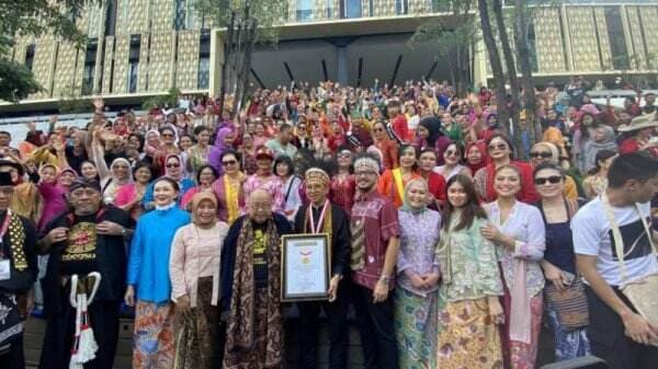 Keren! Pawai Kebaya Lintas Generasi di Puncak Perayaan Budaya Nasional Pecahkan Rekor MURI