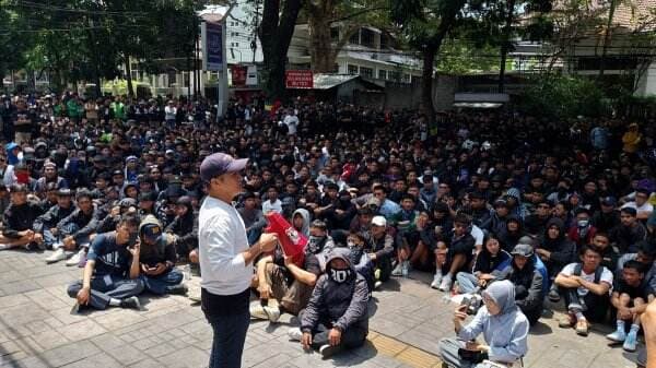 Ribuan Bobotoh Geruduk Graha Persib Bandung, Ajukan 5 Tuntutan!