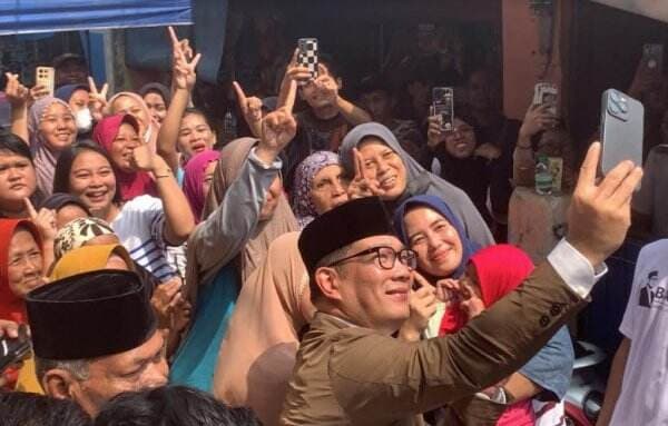 Ridwan Kamil Disambut Yel-Yel Emak-Emak saat Berkunjung ke Jakut: Calonnya 3, Gubernurnya Nomor 1