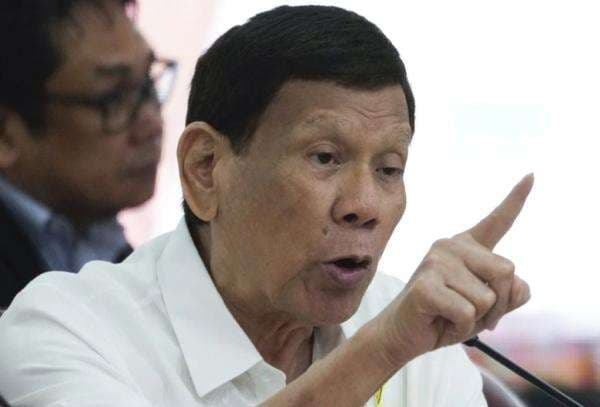 Rodrigo Duterte Diterbangkan Paksa ke Den Haag Belanda setelah Ditangkap Rodrigo Duterte Diterbangkan Paksa ke Den Haag Belanda setelah Ditangkap