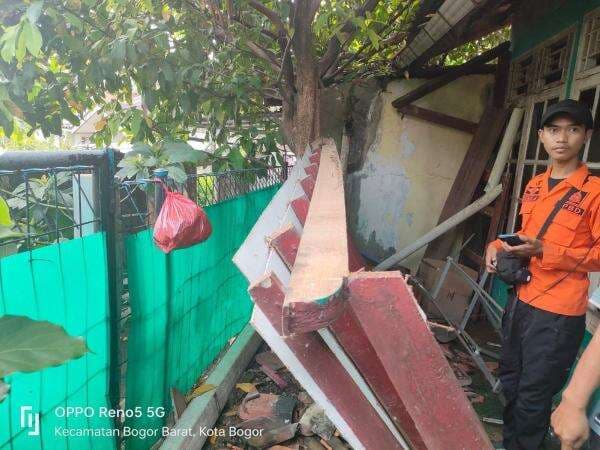 35 Unit Rumah Rusak Akibat Gempa M4,1 di Bogor 35 Unit Rumah Rusak Akibat Gempa M4,1 di Bogor