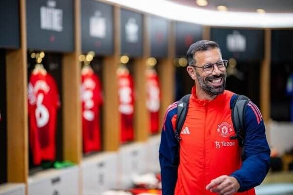 Dibuang Man United, Ruud van Nistelorooy Merapat ke Klub Promosi Liga Inggris