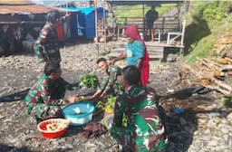 Momen Satgas Yonif 715/Mtl Borong Hasil Tani Mama Papua