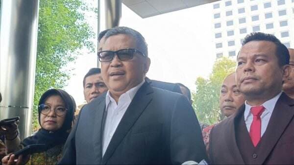 Momen Hasto Tertawa usai Sidang, Ngaku Masih Belajar sebagai Terdakwa Momen Hasto Tertawa usai Sidang, Ngaku Masih Belajar sebagai Terdakwa