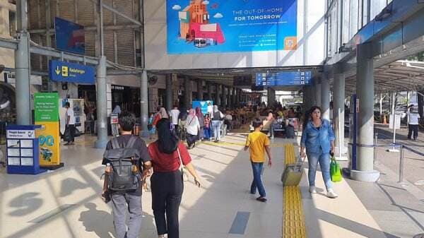 27.206 Penumpang Kereta Berangkat dari Stasiun Gambir dan Pasar Senen Hari Ini