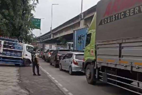 Jalan Yos Sudarso Arah Tanjung Priok Macet Parah sejak Dini Hari, Ini Penyebabnya Jalan Yos Sudarso Arah Tanjung Priok Macet Parah sejak Dini Hari, Ini Penyebabnya