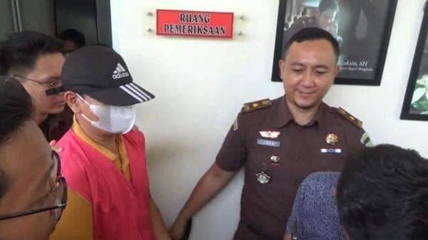 Mantan Kepala Cabang Bank Bengkulu Ditahan Kasus Dugaan Korupsi Rp6,7 Miliar Mantan Kepala Cabang Bank Bengkulu Ditahan Kasus Dugaan Korupsi Rp6,7 Miliar