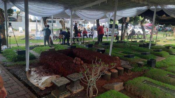 Jelang Pemakaman Titiek Puspa, Tenda dan Kursi Pelayat Telah Disiapkan Jelang Pemakaman Titiek Puspa, Tenda dan Kursi Pelayat Telah Disiapkan