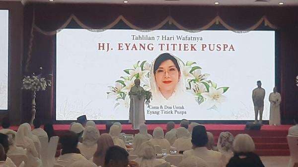 Tahlilan 7 Hari Kepergian Titiek Puspa, Keluarga: Banyak yang Mencintai Eyang Tahlilan 7 Hari Kepergian Titiek Puspa, Keluarga: Banyak yang Mencintai Eyang