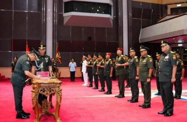 Panglima TNI Pimpin Sertijab 9 Jenderal Berposisi Strategis, Diantaranya Anak Mantan Wapres Try Sutrisno