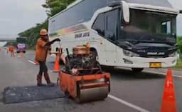 Viral Tol Cipali Subang Berlubang Picu Mobil Pecah Ban dan Bocor