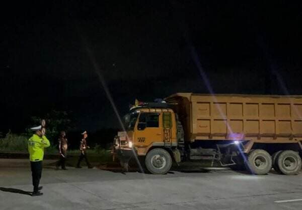 Pembatasan Kendaraan di Libur Nataru, 3 Truk Pasir Diputar Balik di GT Ciawi