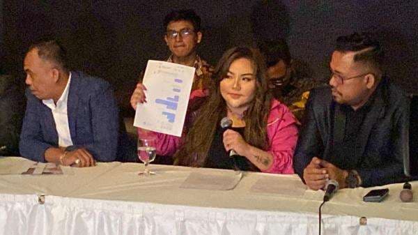 Muncul Pria Ngaku Ayah Biologis Anak Lisa Mariana, Pengacara Ridwan Kamil Minta Ditindaklanjuti Muncul Pria Ngaku Ayah Biologis Anak Lisa Mariana, Pengacara Ridwan Kamil Minta Ditindaklanjuti