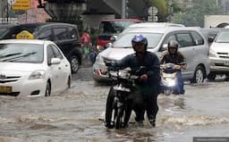 Update! 2 RT dan 2 Ruas Jalan di Jaksel Terendam Banjir Imbas Hujan Deras