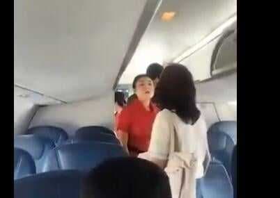 Viral Video Diduga Oknum Anggota DPRD Sumut Cekik Pramugari di Pesawat Viral Video Diduga Oknum Anggota DPRD Sumut Cekik Pramugari di Pesawat