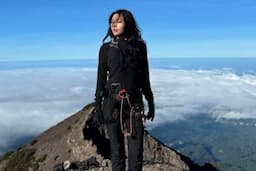 Wendy Walters Berambisi Taklukkan 7 Gunung Tertinggi di Indonesia