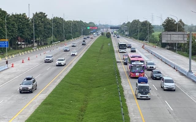 Penerapan One Way Nasional Diperpanjang, Dimulai Dari KM459 Tol Semarang-Solo Penerapan One Way Nasional Diperpanjang, Dimulai Dari KM459 Tol Semarang-Solo