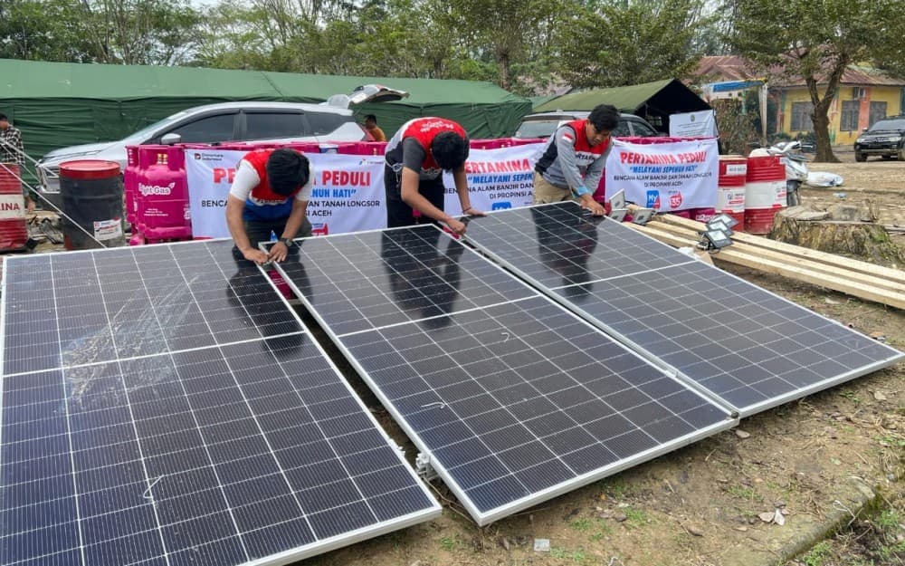 Pertamina Pasang Listrik Tenaga Surya, Terangi Tenda Pengungsi Aceh Pertamina Pasang Listrik Tenaga Surya, Terangi Tenda Pengungsi Aceh
