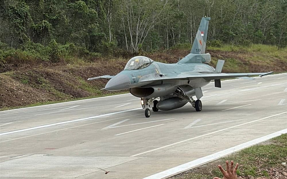 Setiap Provinsi Akan Diwajibkan Punya Satu Tol yang Siap Berfungsi Landasan Pacu Jet Tempur Setiap Provinsi Akan Diwajibkan Punya Satu Tol yang Siap Berfungsi Landasan Pacu Jet Tempur