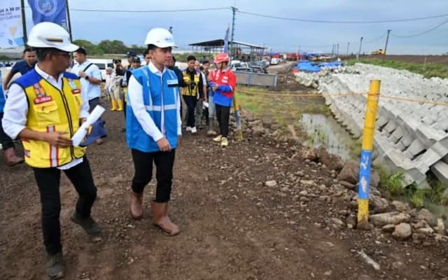 Wapres Gibran Kunker ke Semarang, Cek Pembangunan Tol Demak hingga Soroti Pengendalian Rob Pantura Wapres Gibran Kunker ke Semarang, Cek Pembangunan Tol Demak hingga Soroti Pengendalian Rob Pantura