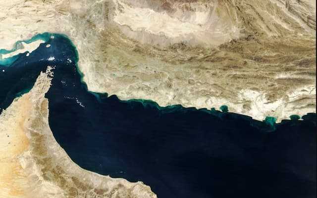 Trump Perintahkan Militer AS Kawal Kapal di Selat Hormuz Trump Perintahkan Militer AS Kawal Kapal di Selat Hormuz