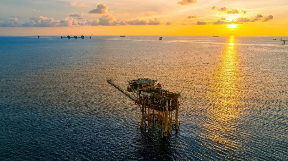 Harga Minyak Terbang 12 Persen pada Jumat, Catat Rekor Mingguan Harga Minyak Terbang 12 Persen pada Jumat, Catat Rekor Mingguan