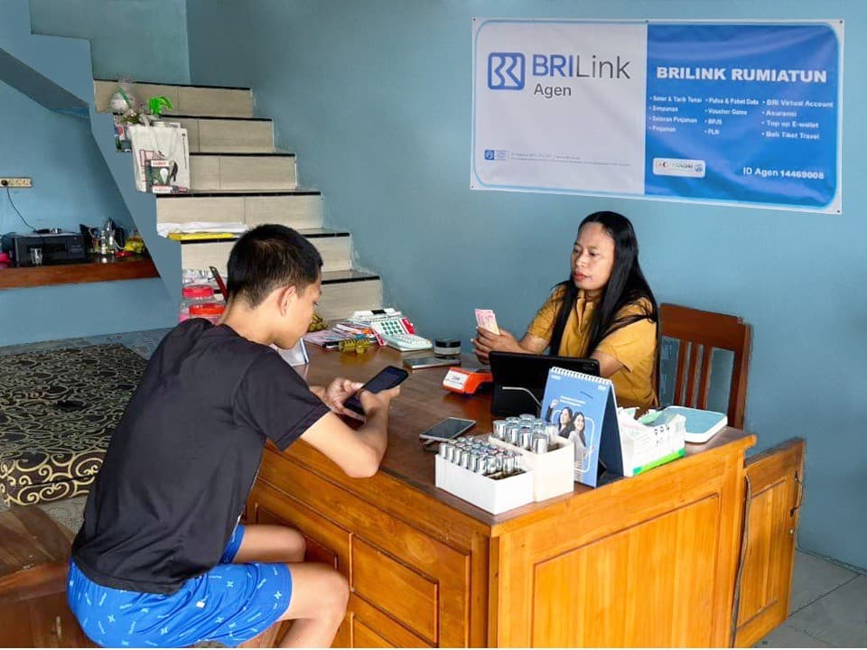 Dedikasi Rumiatun, BRILink Agen di Grobogan yang Sigap Melayani Warga Desa di Garis Depan Dedikasi Rumiatun, BRILink Agen di Grobogan yang Sigap Melayani Warga Desa di Garis Depan