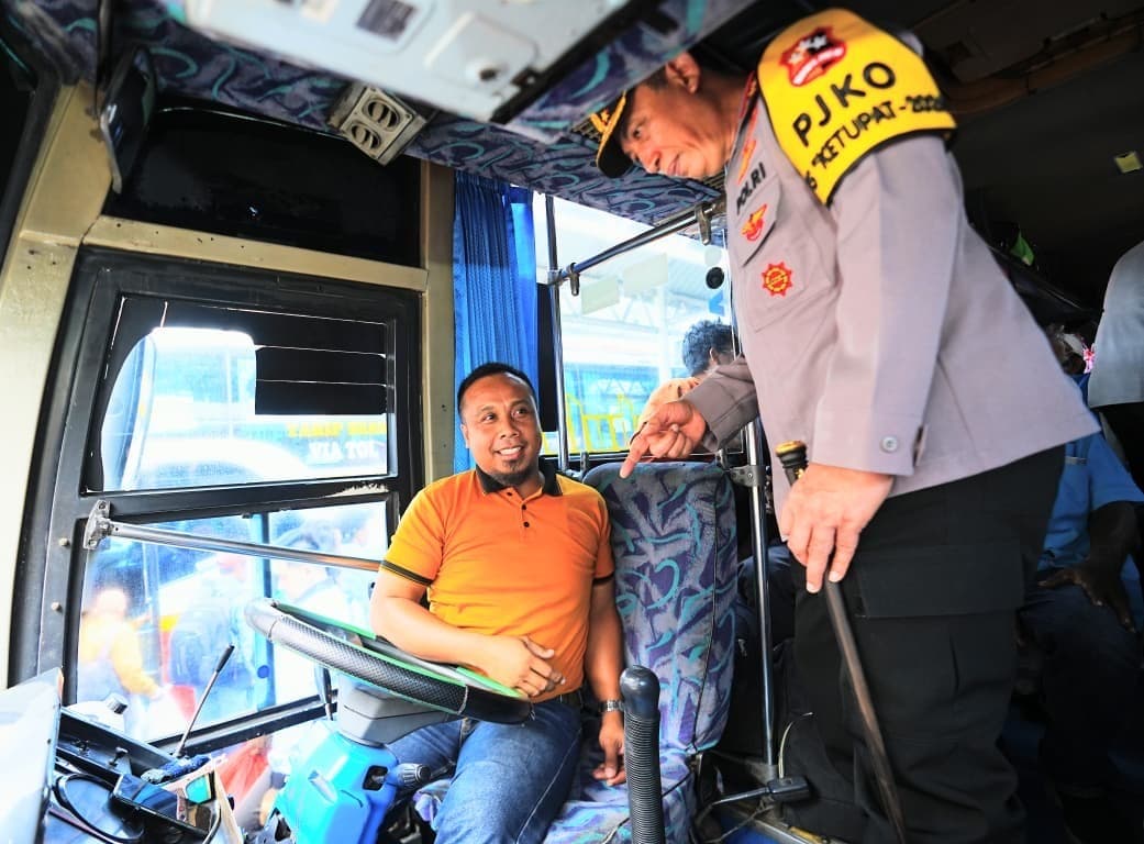 Tinjau Terminal Purabaya, Kapolri Imbau Sopir Bus Jaga Keselamatan Penumpang Tinjau Terminal Purabaya, Kapolri Imbau Sopir Bus Jaga Keselamatan Penumpang