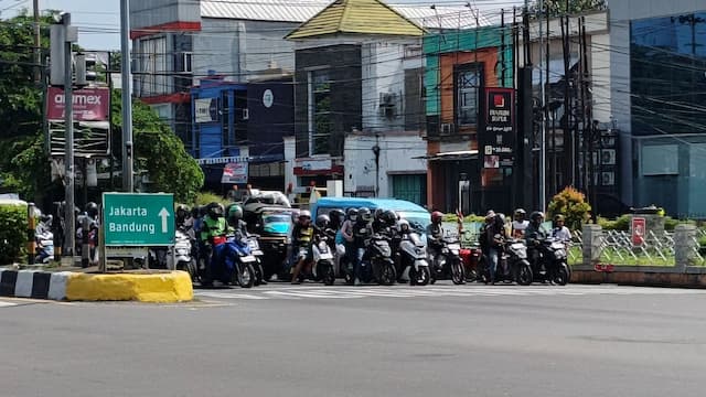 Arus Lalin di Jalur Pantura Menuju Jateng Mulai Padat, Mayoritas Pemudik Motor Arus Lalin di Jalur Pantura Menuju Jateng Mulai Padat, Mayoritas Pemudik Motor