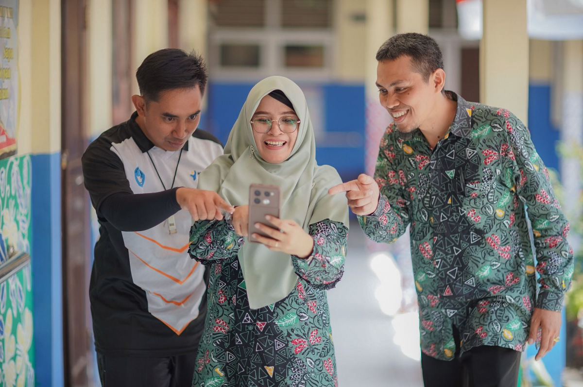 Kemendikdasmen Salurkan Rp18 Triliun Tunjangan untuk 1,6 Juta Guru pada Awal 2026 Kemendikdasmen Salurkan Rp18 Triliun Tunjangan untuk 1,6 Juta Guru pada Awal 2026