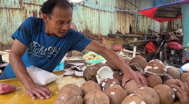 Kelapa hingga Daging Sapi Tetap Laris Meski Harganya Melonjak Jelang Lebaran Kelapa hingga Daging Sapi Tetap Laris Meski Harganya Melonjak Jelang Lebaran