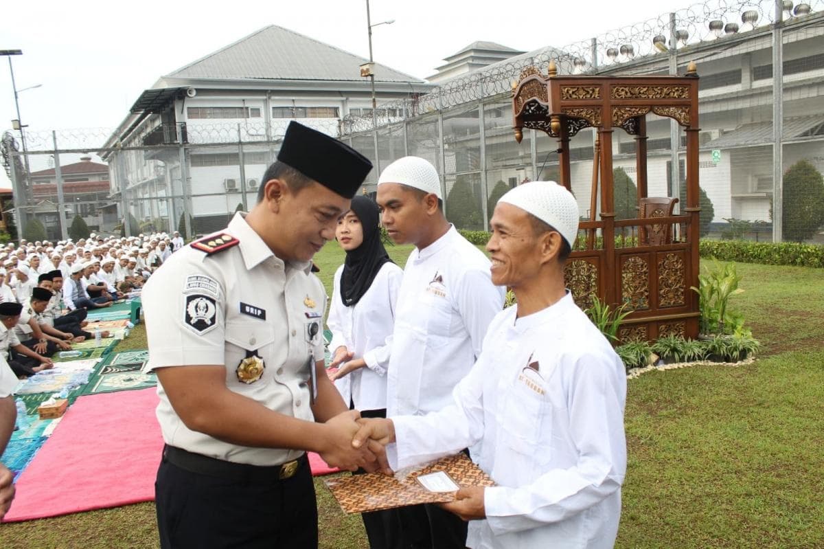 Lapas Kelas IIA Cikarang Berikan Remisi Khusus untuk 1.044 Warga Binaan saat Lebaran 2026 Lapas Kelas IIA Cikarang Berikan Remisi Khusus untuk 1.044 Warga Binaan saat Lebaran 2026