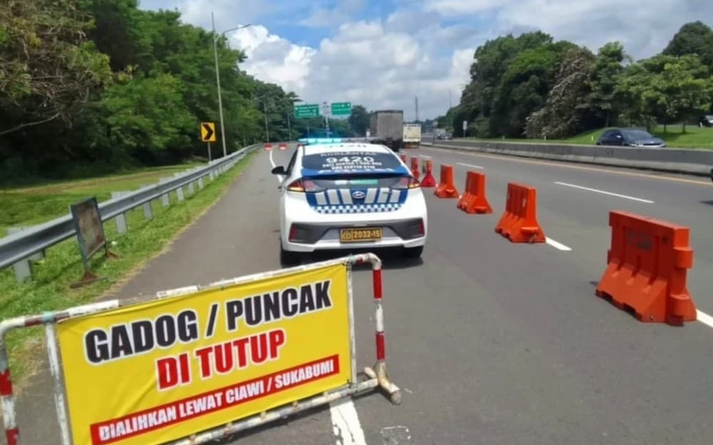 Jalur Puncak Arah Jakarta One Way, Simpang Gadog Ditutup Sementara Jalur Puncak Arah Jakarta One Way, Simpang Gadog Ditutup Sementara