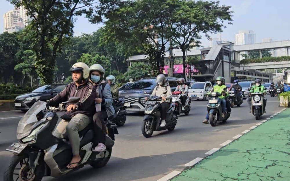 Hari Pertama Masuk Kerja Usai Libur Panjang Lebaran, Lalu Lintas di Sejumlah Titik Jakarta Padat Hari Pertama Masuk Kerja Usai Libur Panjang Lebaran, Lalu Lintas di Sejumlah Titik Jakarta Padat