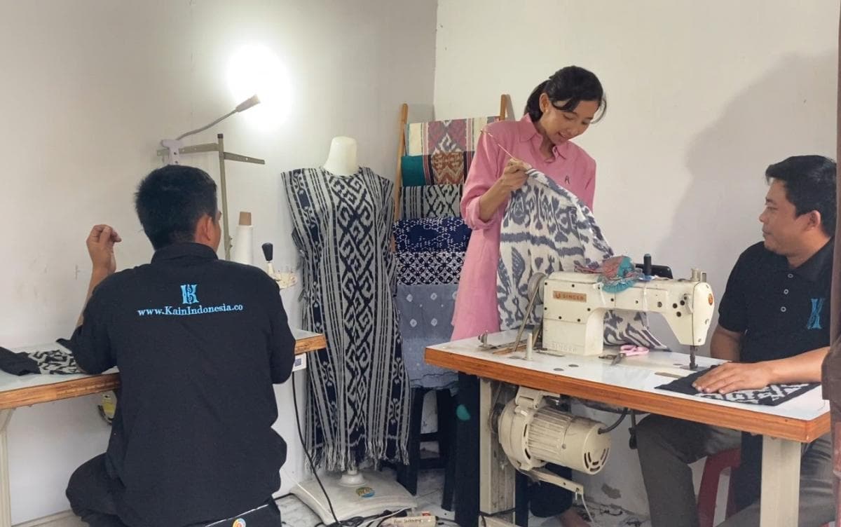 LinkUMKM BRI Dorong Perempuan Pengusaha Fesyen Naik Kelas, Olah Wastra Nusantara Jadi Busana Modern LinkUMKM BRI Dorong Perempuan Pengusaha Fesyen Naik Kelas, Olah Wastra Nusantara Jadi Busana Modern