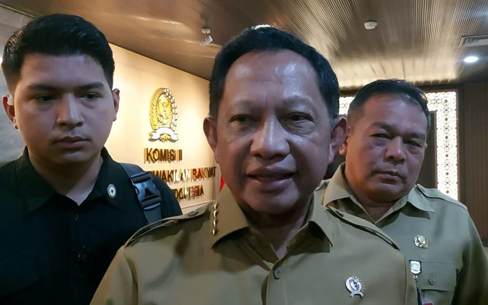 Mendagri Tito Minta Daerah Wajib Terapkan WFH, Bentuk Loyal ke Pemerintah Pusat Mendagri Tito Minta Daerah Wajib Terapkan WFH, Bentuk Loyal ke Pemerintah Pusat