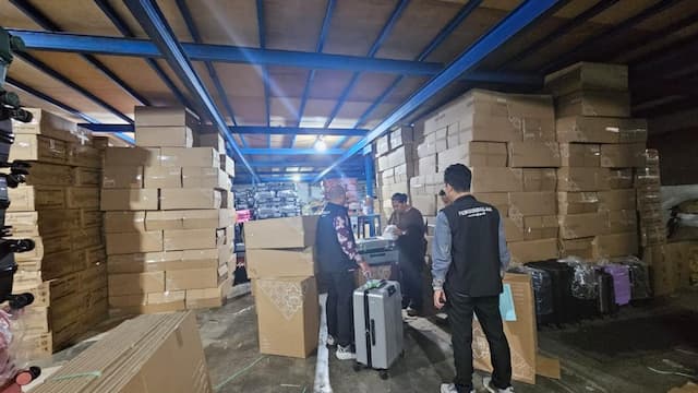 Distribusi Koper Jamaah Haji Dipastikan Tepat Waktu, Kemenhaj Lakukan Sidak Intensif Distribusi Koper Jamaah Haji Dipastikan Tepat Waktu, Kemenhaj Lakukan Sidak Intensif