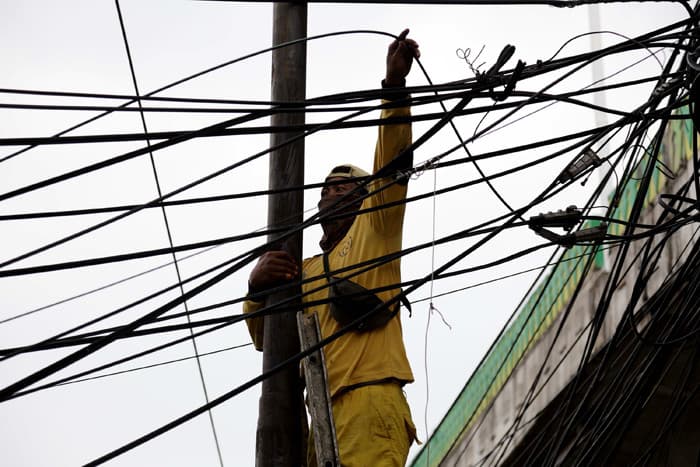 Pemprov DKI Akan Rapikan dan Pindahkan Kabel Semrawut ke Dalam Tanah Pemprov DKI Akan Rapikan dan Pindahkan Kabel Semrawut ke Dalam Tanah