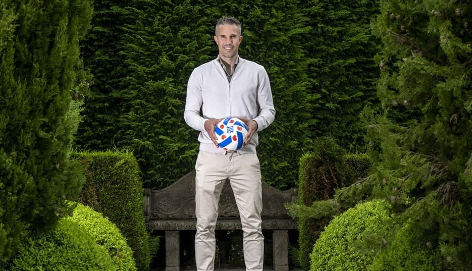 Raheem Sterling Dilarang Latihan di Feyenoord, Robin van Persie Buka Suara Raheem Sterling Dilarang Latihan di Feyenoord, Robin van Persie Buka Suara